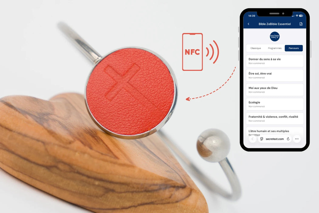 Présentation du concept de SecreText la Bible à son poignet en déposant son téléphone sur le bracelet personnalisable vous avez accès à l'intégralité de la Bible immédiatement ainsi qu'à vos annotations