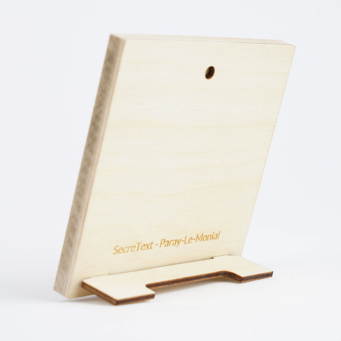 Cadre arrière du tableau secret positionné en "chevalet" 