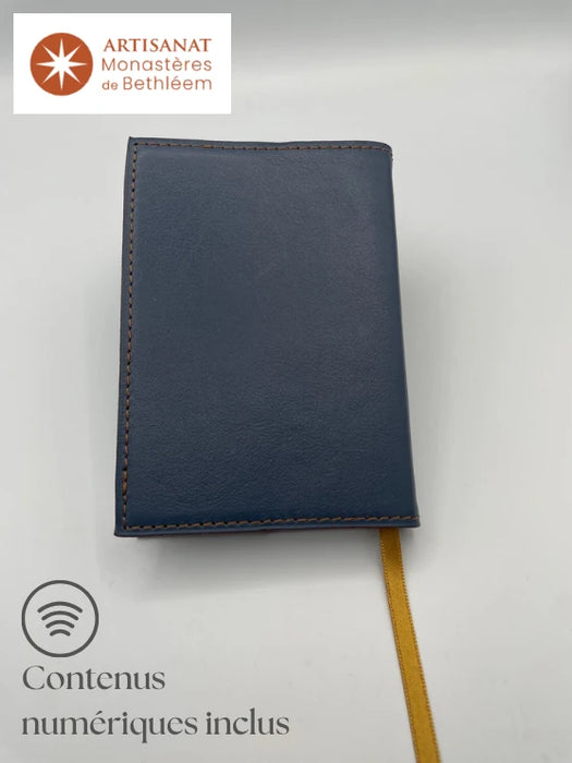 Dos de la Lisseuse réalisée par les Moines de Bethléem. La couverture est en cuir véritable, bleu, travaillé à la main par les Moines