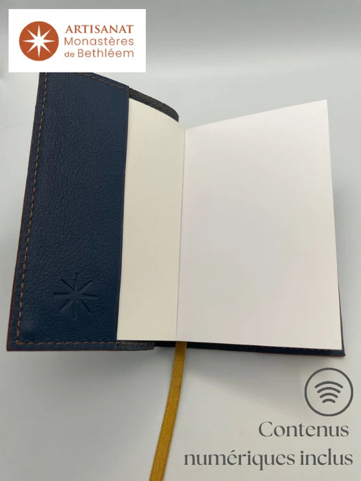 La lisseuse des Moines de Bethléem est ouverte pour montrer l'étoile où est situé la puce NFC pour accéder aux contenus numériques de SecreText.