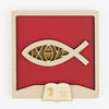 Tableau secret avec le poisson ichtus. Le fond est rouge. Le tableau secret est de face.