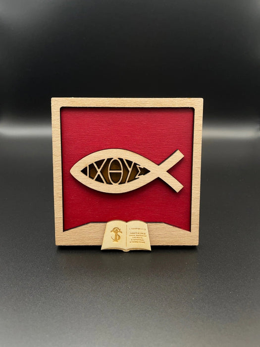 Tableau secret avec le poisson ichtus. Le fond est rouge. Le tableau secret est de face.