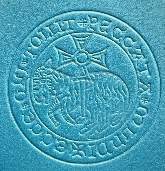 zoom sur le porte clé sur le symbole de l'agneau de Dieu