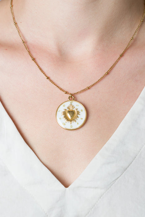 Collier Sacré-Cœur porté