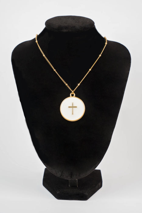 Pendentif croix chrétienne vu de face